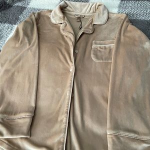 Brand new SKIMS velour lounge top. Super soft material!!!